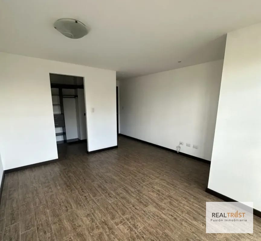 Rento Amplio Apartamento Zona 15 — Apartamento en Alquiler en Zona 15, Guatemala, Ciudad — foto 7 de 9